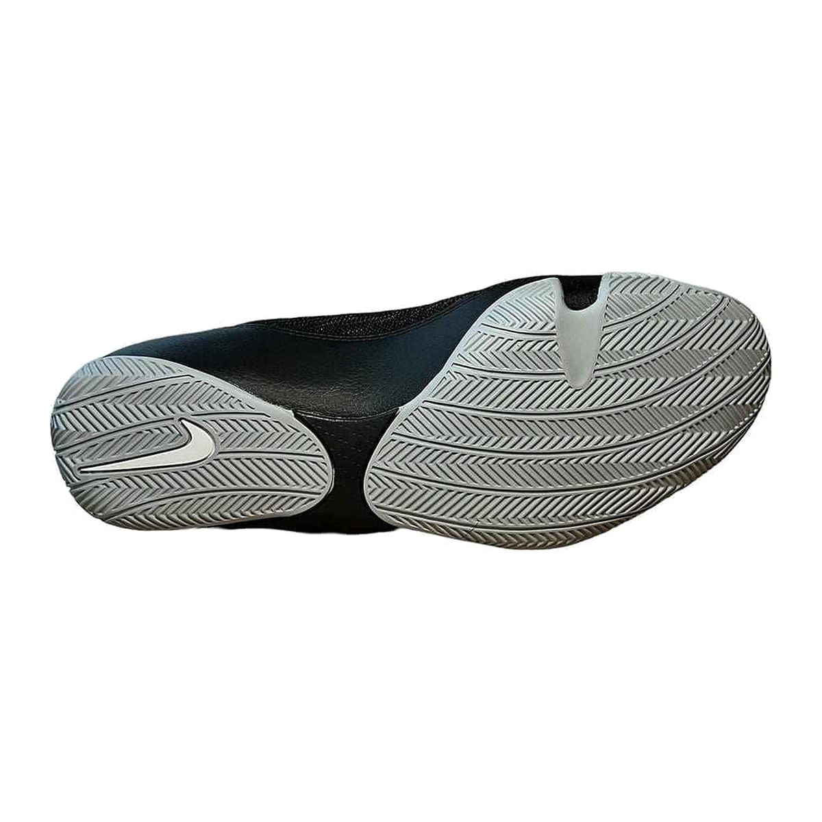 Nike Machomai 2 boxing shoes in black and white, rear view with high-top collar